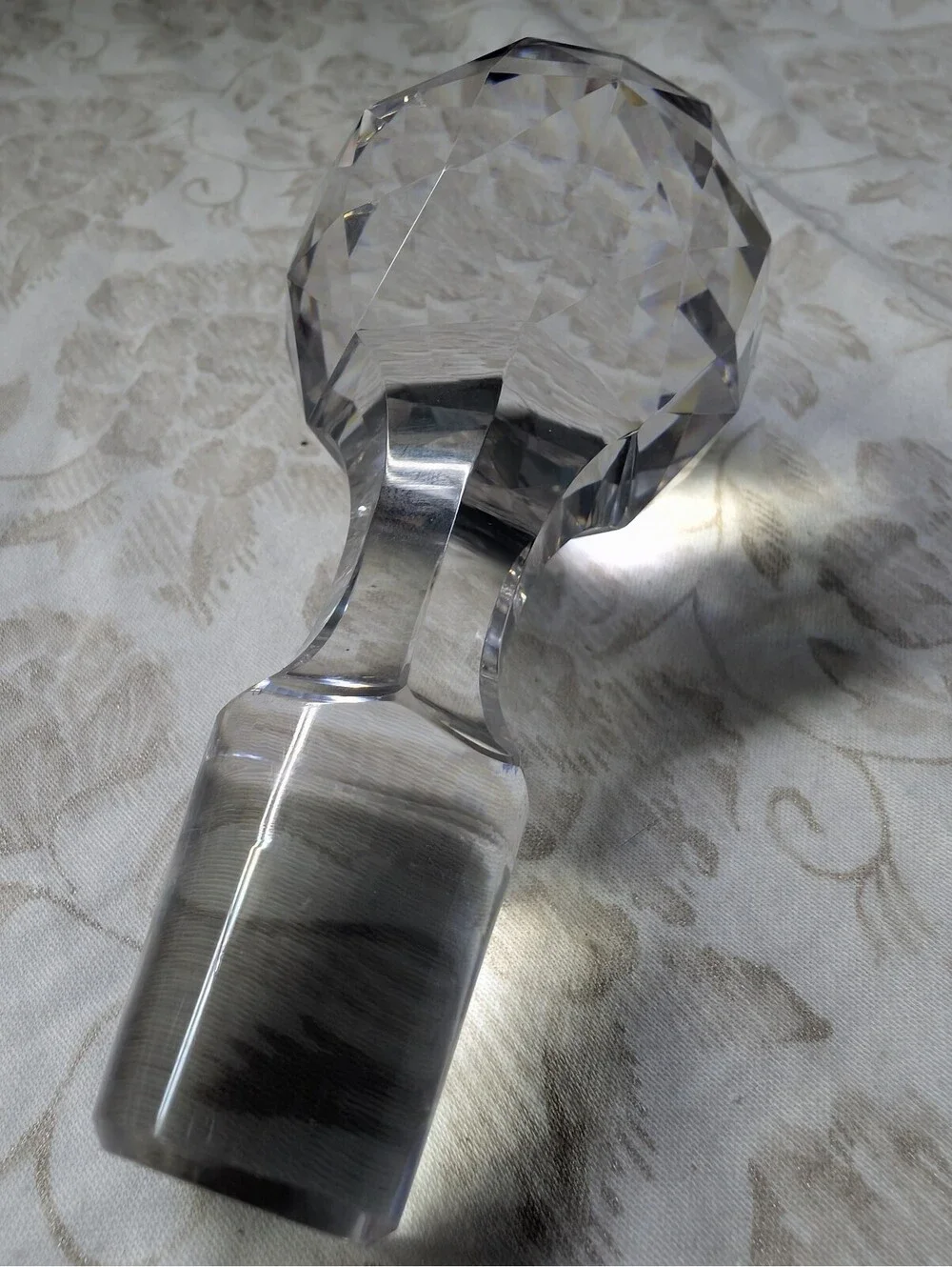 Clear Crystal Glass Bottle Stopper with Faceted Design